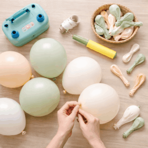 Luftballons aufblasen