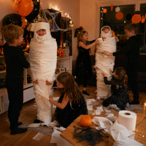 Halloween Party Mumienwickeln