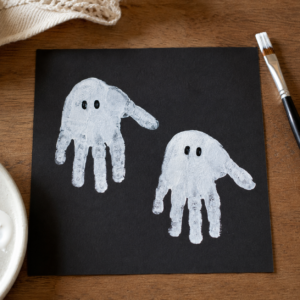 Halloween basteln Kinder Handabdruck-Gespenster