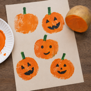 Halloween basteln Kinder Kürbisse stempeln